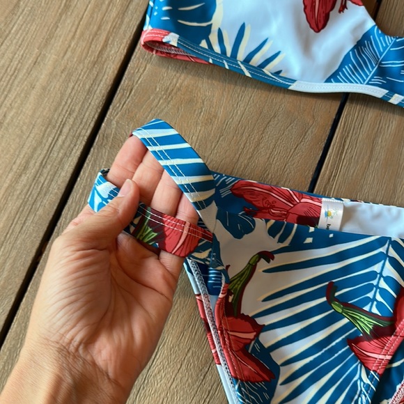 Bikini - Picture 2 of 8